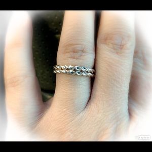 Pair Joanna artcarved 14k bands sz 6